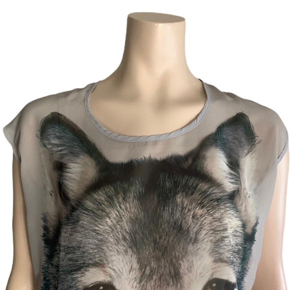3/$30 - SWS Sleeveless Wolf Top Size Medium - Picture 2 of 7